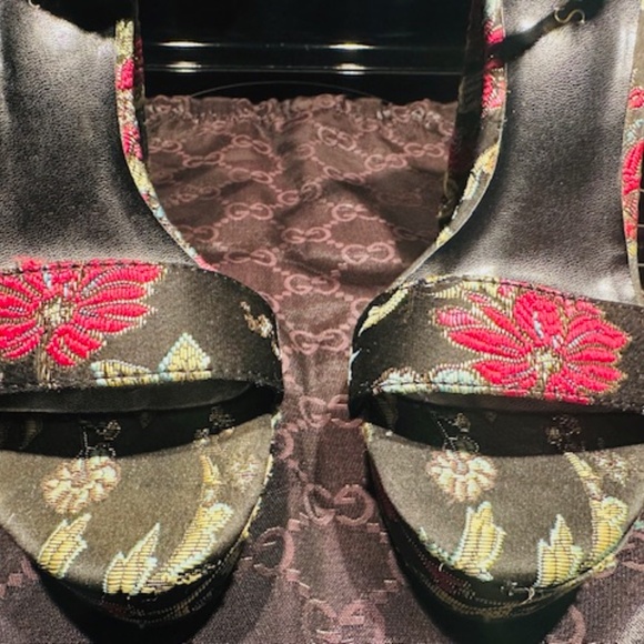 Flower Guess Block Pump Heel Shoes - Size 8.5 - Picture 3 of 15